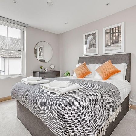 Contemporary 2 Bedroom Apt, Town Centre By Tent Serviced Apartments Chertsey Luaran gambar
