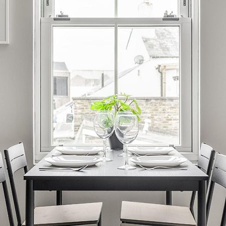 Contemporary 2 Bedroom Apt, Town Centre By Tent Serviced Apartments Chertsey Luaran gambar