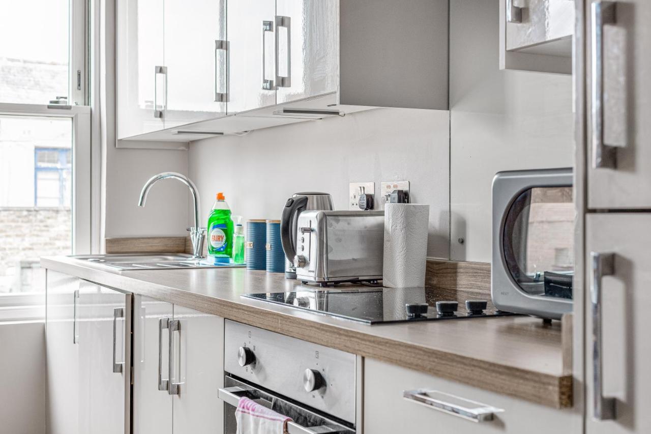 Contemporary 2 Bedroom Apt, Town Centre By Tent Serviced Apartments Chertsey Luaran gambar