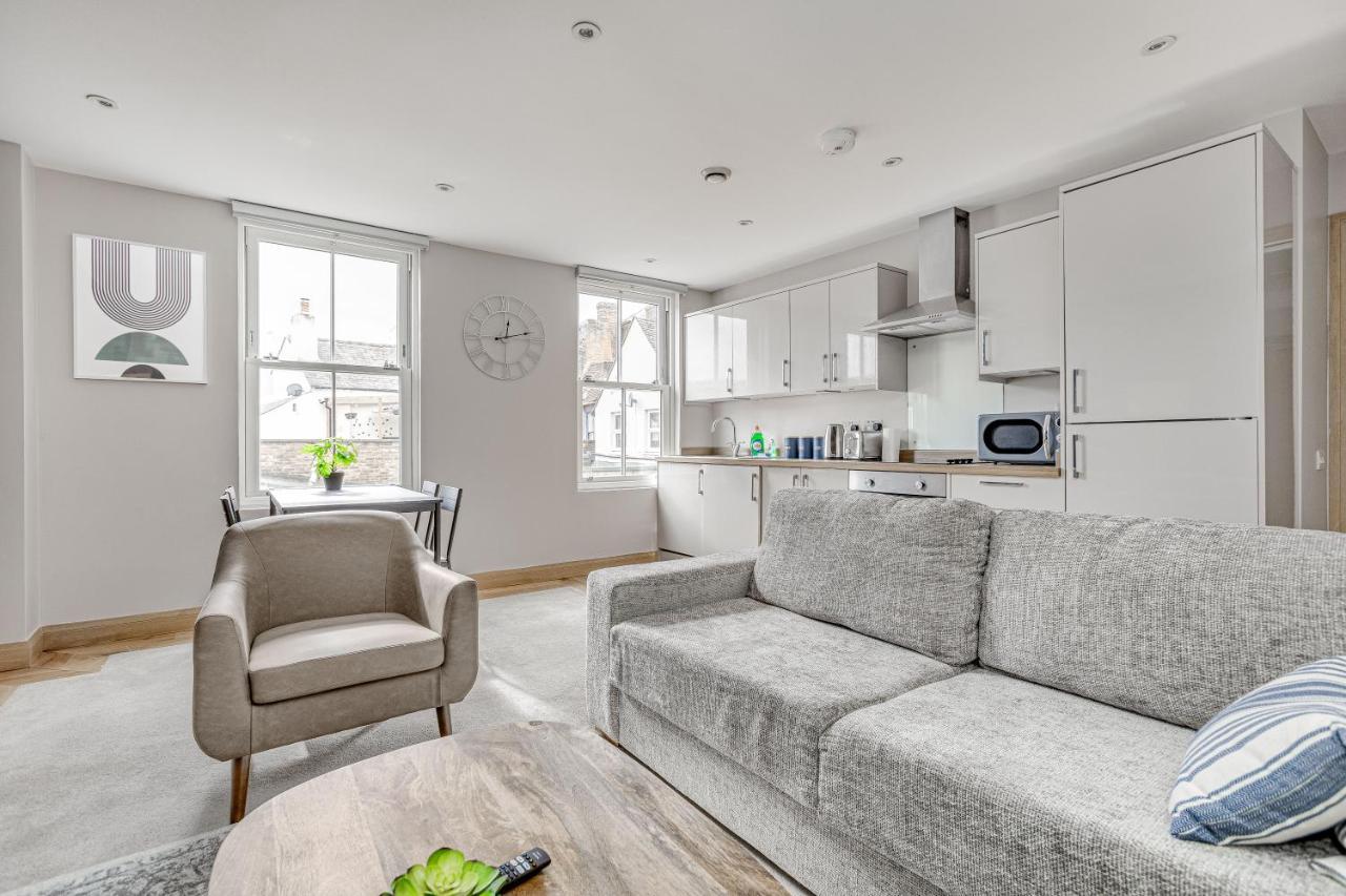 Contemporary 2 Bedroom Apt, Town Centre By Tent Serviced Apartments Chertsey Luaran gambar