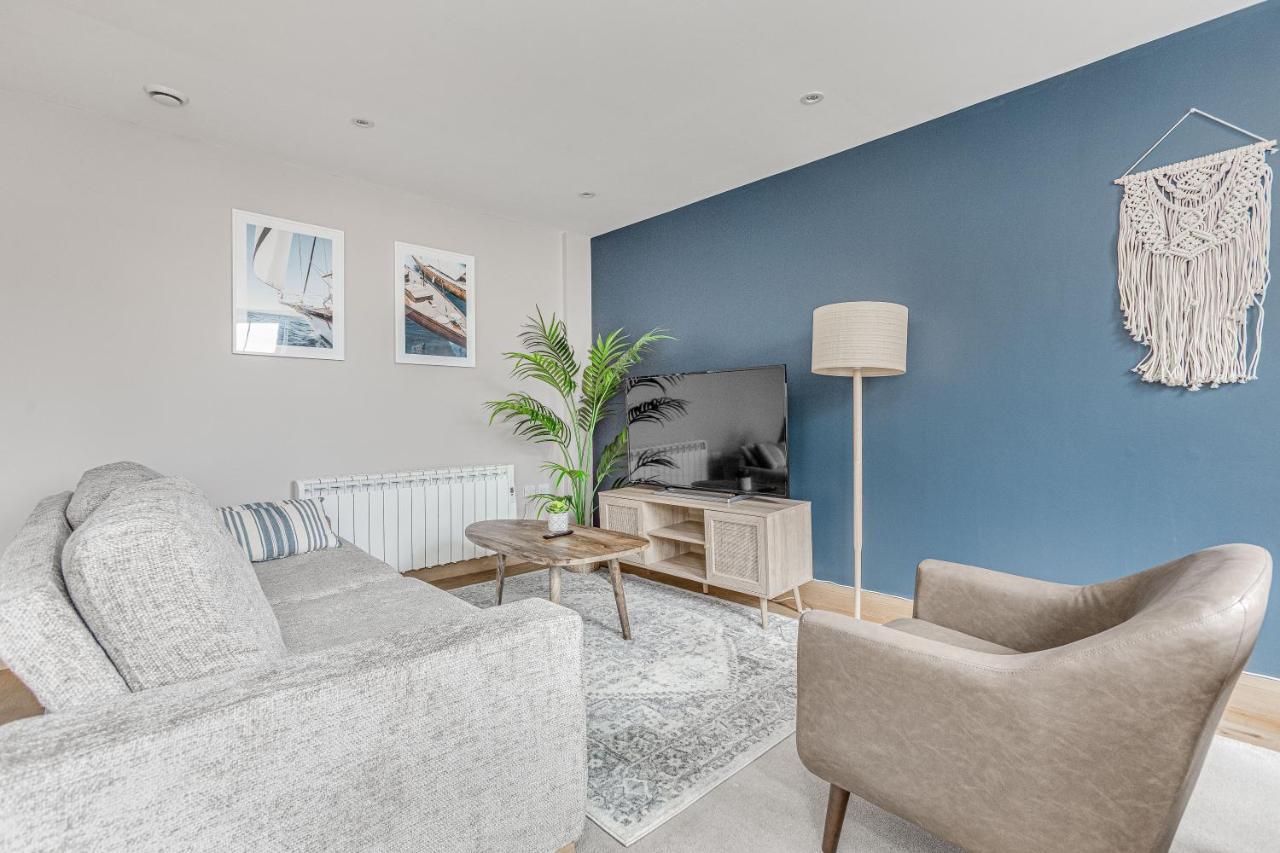 Contemporary 2 Bedroom Apt, Town Centre By Tent Serviced Apartments Chertsey Luaran gambar