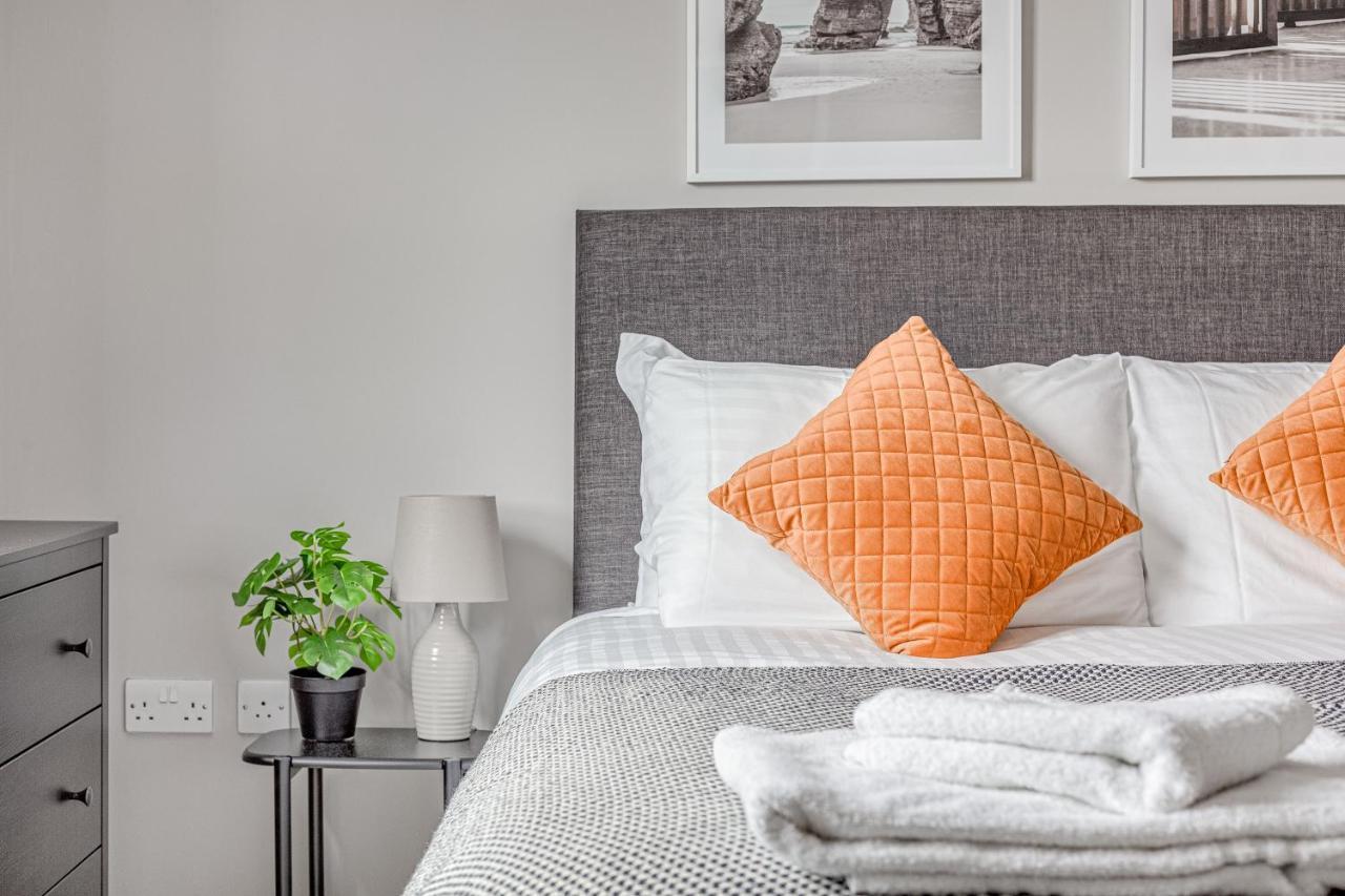 Contemporary 2 Bedroom Apt, Town Centre By Tent Serviced Apartments Chertsey Luaran gambar
