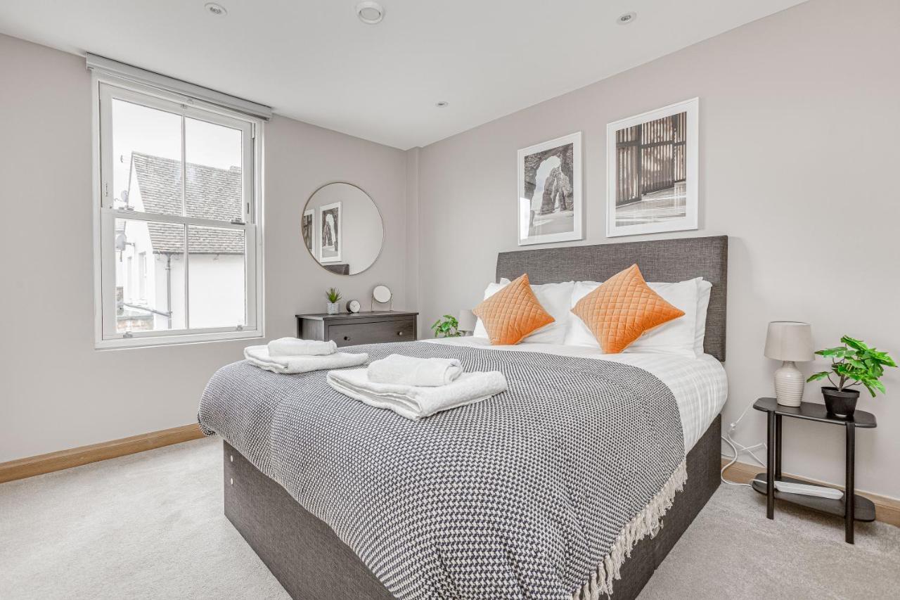 Contemporary 2 Bedroom Apt, Town Centre By Tent Serviced Apartments Chertsey Luaran gambar