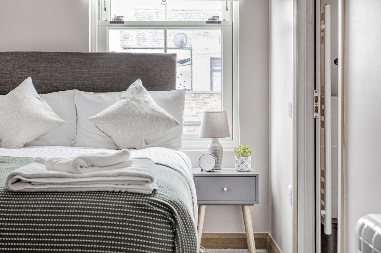 Contemporary 2 Bedroom Apt, Town Centre By Tent Serviced Apartments Chertsey Luaran gambar