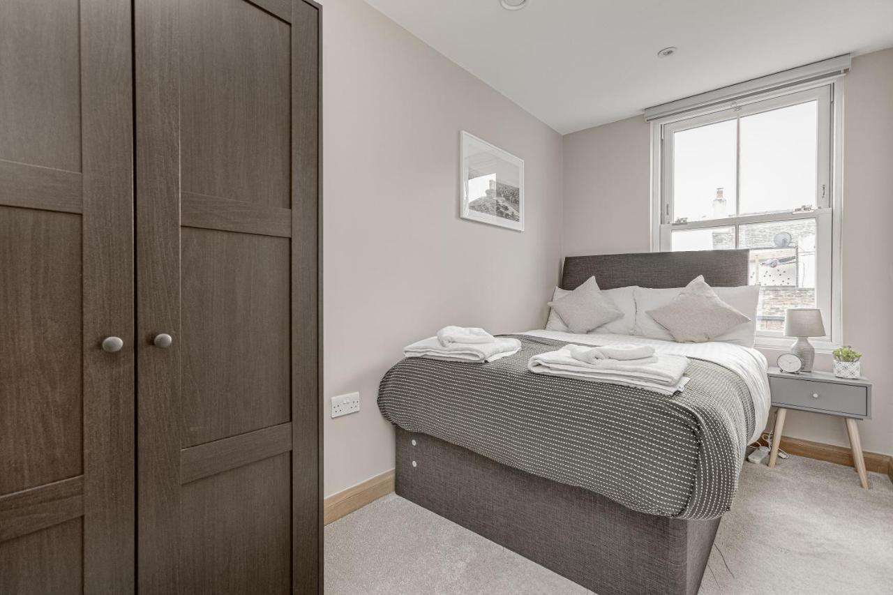 Contemporary 2 Bedroom Apt, Town Centre By Tent Serviced Apartments Chertsey Luaran gambar